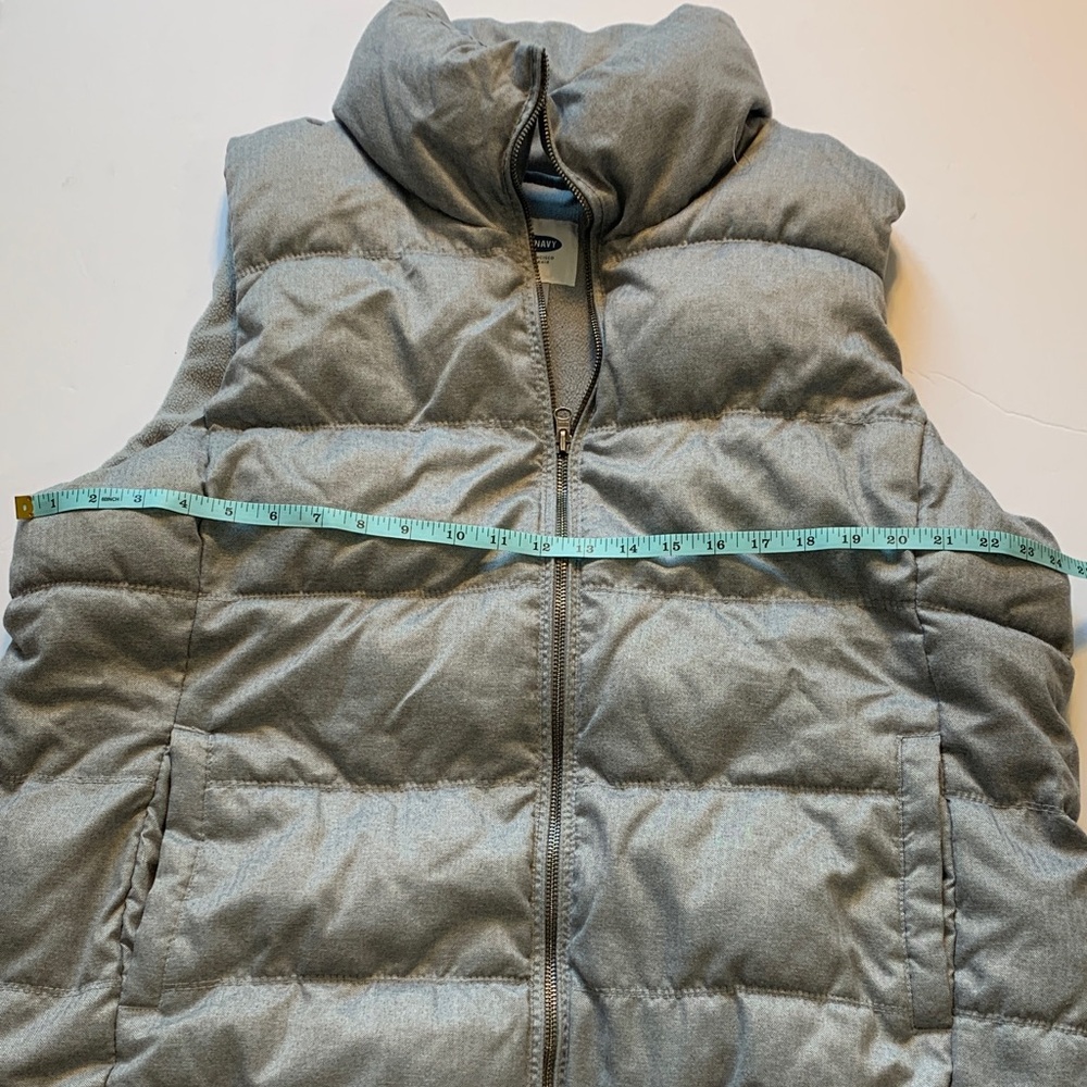 Old Navy women’s XXX grey Puffer Vest - Picture 8 of 11